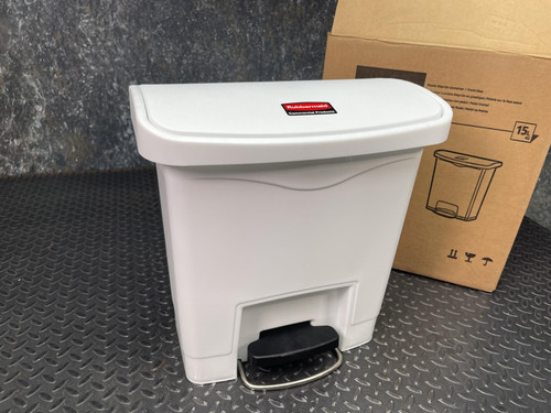 Rubbermaid Slim Jim Step-On Container, Front Step, 15L/4Gal -Unused