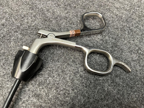 Lot of 2 Snowden-Pencer 90-5018 DeBakey Diamond-Line Clamp