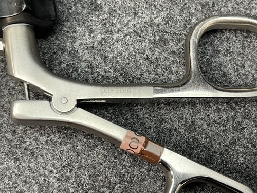 Lot of 2 Snowden-Pencer 90-5018 DeBakey Diamond-Line Clamp