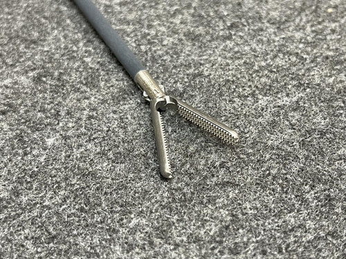 Lot of 2 Snowden-Pencer 90-5018 DeBakey Diamond-Line Clamp