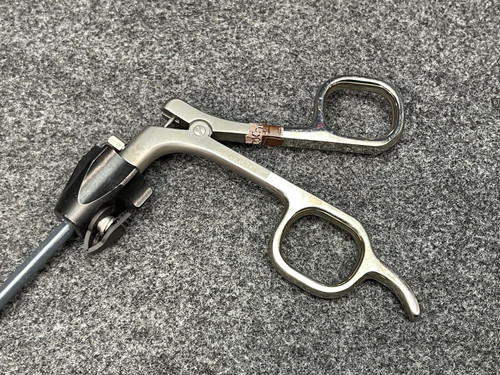 Lot of 2 Snowden-Pencer 90-5018 DeBakey Diamond-Line Clamp