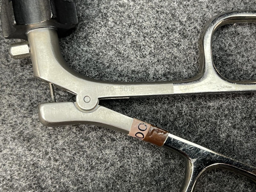 Lot of 2 Snowden-Pencer 90-5018 DeBakey Diamond-Line Clamp