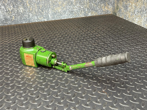 Felco Low Lift Precision Hydraulic Jack, 10 Ton, 1.500" Lift w/ Wooden Case