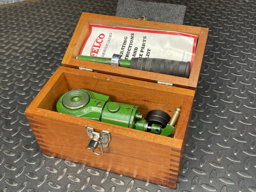 Felco Low Lift Precision Hydraulic Jack, 10 Ton, 1.500" Lift w/ Wooden Case
