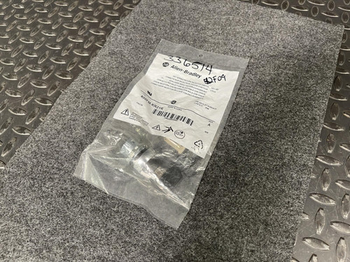 Allen Bradley 800FM KR21R Key Spring Return Selector Switch Key 455 Allen Bradley 800FMKR21R