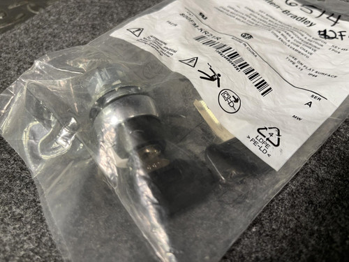 Allen Bradley 800FM KR21R Key Spring Return Selector Switch Key 455