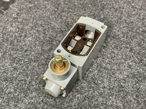 Allen-Bradley 802T-AM Series D Oil Tight Limit Switch NIB