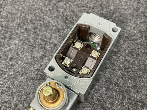 Allen-Bradley 802T-AM Series D Oil Tight Limit Switch NIB