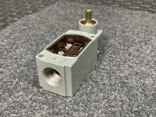 Allen-Bradley 802T-AM Series D Oil Tight Limit Switch NIB