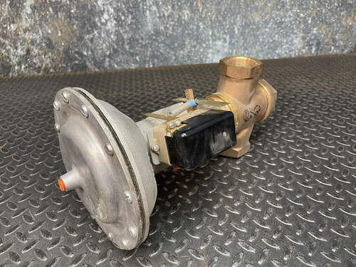 Johnson Controls V-5844-3 1 1/2" 3-Way Mixing Valve, 4R Actuator & Positioner