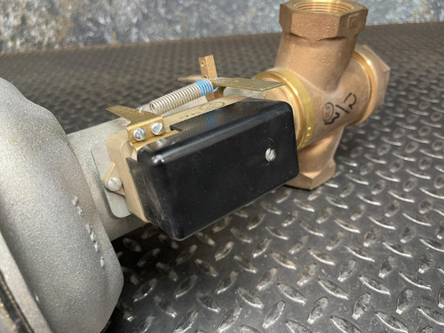 Johnson Controls V-5844-3 1 1/2" 3-Way Mixing Valve, 4R Actuator & Positioner