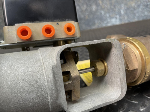 Johnson Controls V-5844-3 1 1/2" 3-Way Mixing Valve, 4R Actuator & Positioner