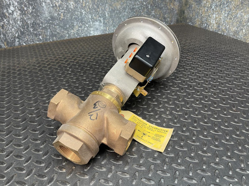 Johnson Controls V-5844-3 1 1/2" 3-Way Mixing Valve, 4R Actuator & Positioner