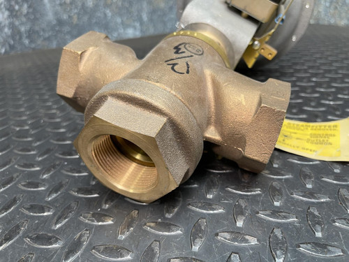 Johnson Controls V-5844-3 1 1/2" 3-Way Mixing Valve, 4R Actuator & Positioner
