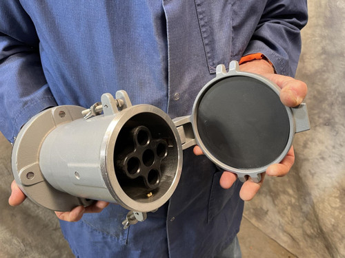 Hubble HBL4200RS2W 3P4W 200 Amp Water Tight Receptacle Hubble HBL4200RS2W