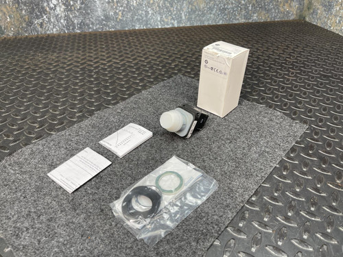 Allen Bradley 800T-QH2W Pilot Light 30mm 12-130V AC/DC LED White Allen Bradley 800T-QH2W