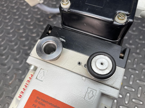 Pfeiffer Duo 2.5A Vacuum Pump PKD41 018A - For Parts