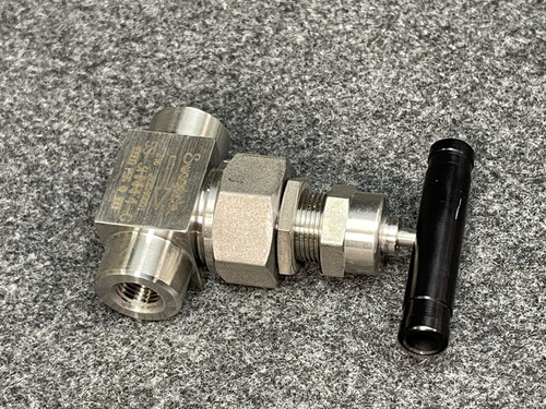 Swagelok SS-3HNRF4-G Needle Valve, 0.35 Cv, 1/4 in. FNPT, Regulating Stem, SS