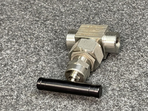 Swagelok SS-3HNRF4-G Needle Valve, 0.35 Cv, 1/4 in. FNPT, Regulating Stem, SS