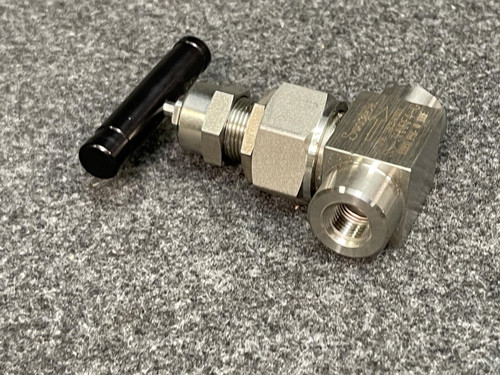 Swagelok SS-3HNRF4-G Needle Valve, 0.35 Cv, 1/4 in. FNPT, Regulating Stem, SS
