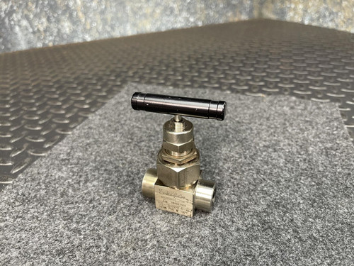 Swagelok SS-3HNRF4-G Needle Valve, Regulating Stem, SS 0.35 Cv, 1/4 in. FNPT Swagelok SS-3HNRF4-G