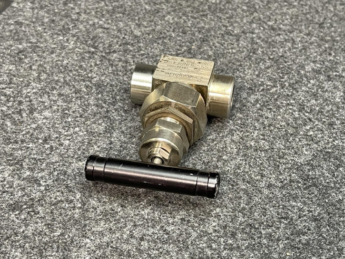 Swagelok SS-3HNRF4-G Needle Valve, Regulating Stem, SS 0.35 Cv, 1/4 in. FNPT