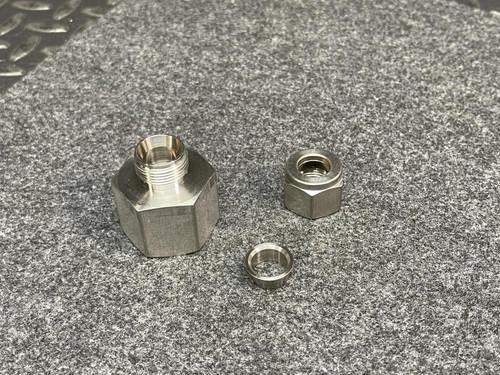 Lot of 2 Swagelok 1" Female to 1/2" Male Connector Fitting Coupling -Unused