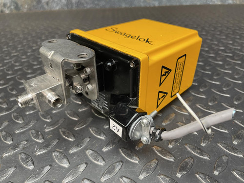 Swagelok MS-142DCx Actuator w/ SS-43GXS4 Valve