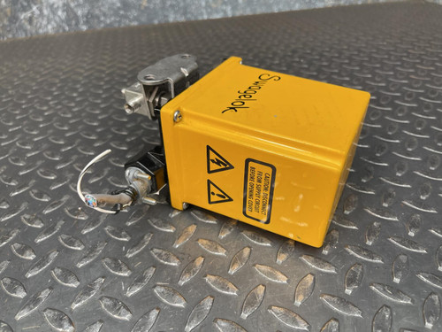 Swagelok MS-142DCx Actuator w/ SS-43GXS4 Valve