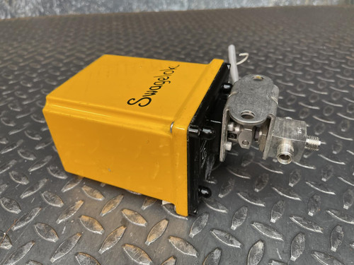 Swagelok MS-142DCx Actuator w/ SS-43GXS4 Valve