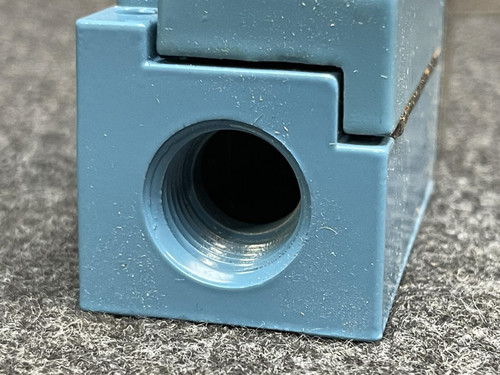 Micro Switch LSA1A Heavy Duty Limit Switch, SPDT, 600VAC, 10A, Side Rotary - NEW