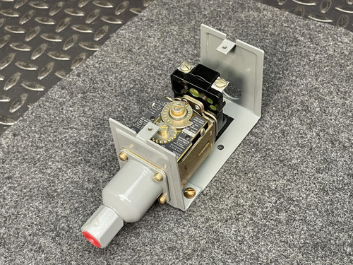 Allen Bradley 836-C6A Pressure Control Switch 100psi 1/4in - Unused