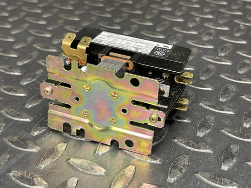 GE General Electric CR353CC3AH1AB Compact Contactor Definite Purpose - Unused