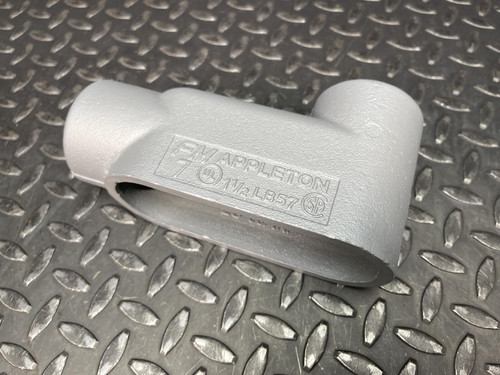 Appleton APP LB57 1-1/2" Grayloy FM7 Conduit Body - Unused