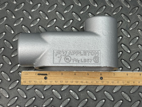 Appleton APP LB57 1-1/2" Grayloy FM7 Conduit Body - Unused