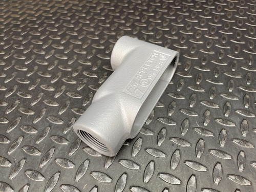 Appleton APP LB47 1-1/4" Grayloy FM7 Conduit Body -Unused