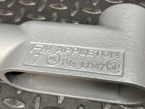 Appleton APP LB47 1-1/4" Grayloy FM7 Conduit Body -Unused