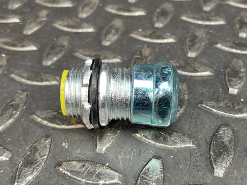 47- Arlington 820ART Compression Connector EMT,1/2", Insulated, Raintight, Steel