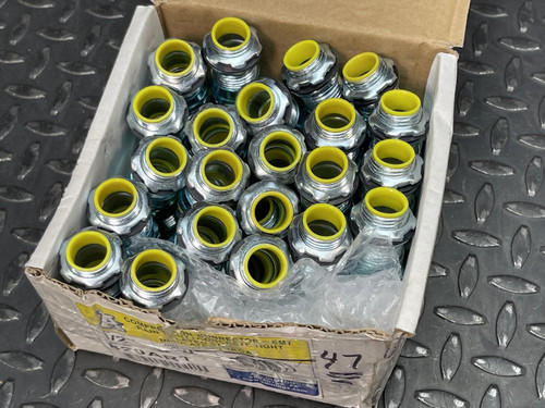 47- Arlington 820ART Compression Connector EMT,1/2", Insulated, Raintight, Steel