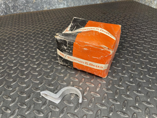 Box of 25 Thomas & Betts 1279 1-1/4" Pipe Straps for Rigid Conduit - Unused Thomas & Betts 1279