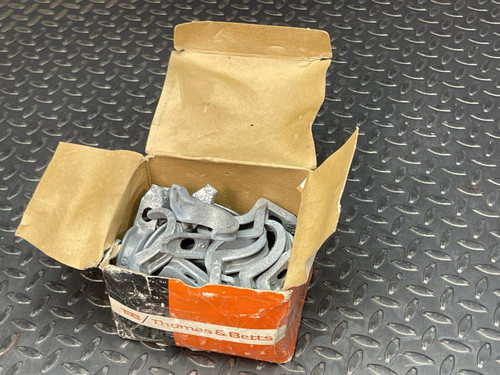 Box of 25 Thomas & Betts 1279 1-1/4" Pipe Straps for Rigid Conduit - Unused