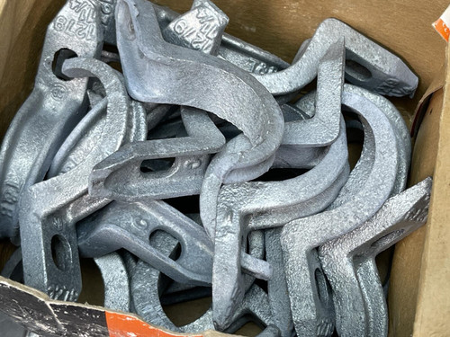 Box of 25 Thomas & Betts 1279 1-1/4" Pipe Straps for Rigid Conduit - Unused