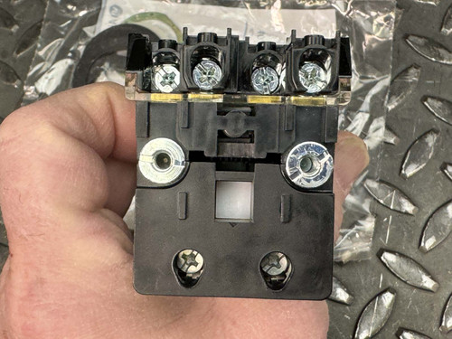 Allen Bradley 800T-QAH2G Push Button Switch, Momentary, 800T - Fast delivery from Obtainium Science & Industry Surplus - obtainsurplus.com