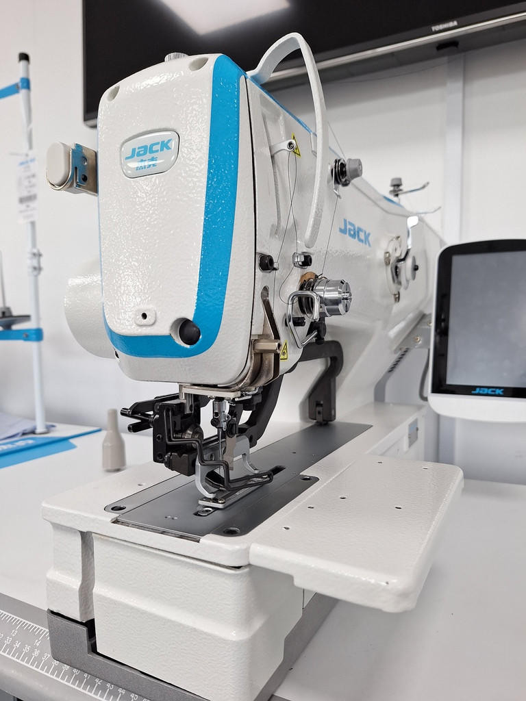 Jack T1790GS-1-D Direct Drive Mechatronic Buttonhole Sewing