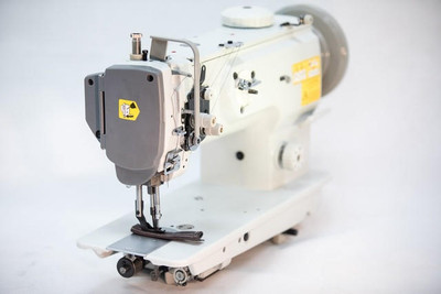 Yamata 1541S Single Needle Compound Walking Foot Sewing Machine with Table and Servo Motor Yamata 1541S Single Needle Compound Walking Foot Sewing Machine with Table and Servo Motor