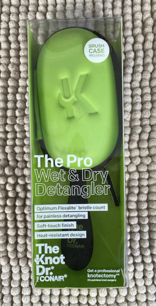 CONAIR The Knot Dr. The Pro Wet & Dry Detangler Hair Brush With Green Case