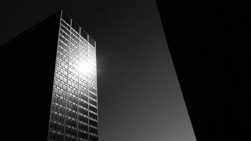 Sun on Building Photo by Rich Abagon | 2018