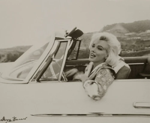 Marilyn Monroe in the Hollywood Hills, photo by George Barris