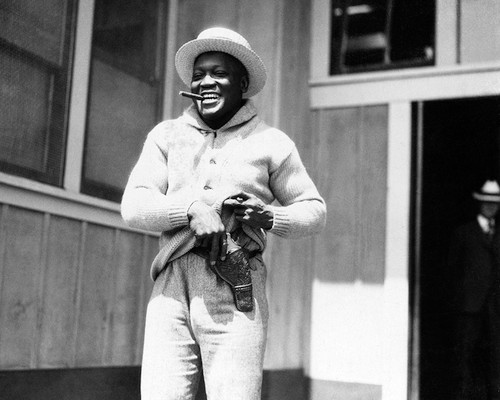 Former Heavyweight Champ Jack Johnson Surrenders to feds