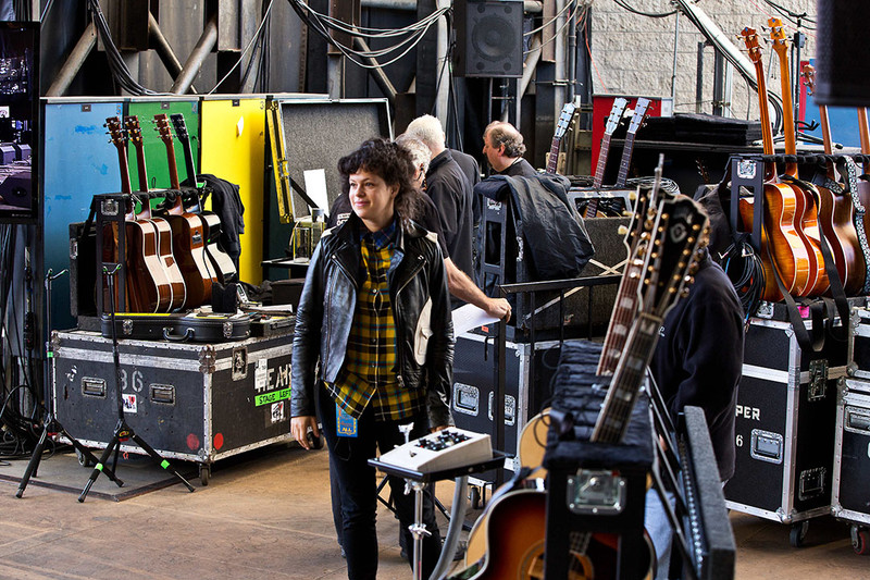 Arcade Fire,Régine Chassagne, backstage, 2013